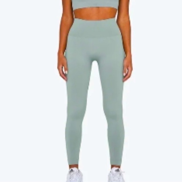 SET ACTIVE Pants - SET ACTIVE Sculptflex Leggings High Waisted Stretchy Sage Like Green Color SZ M